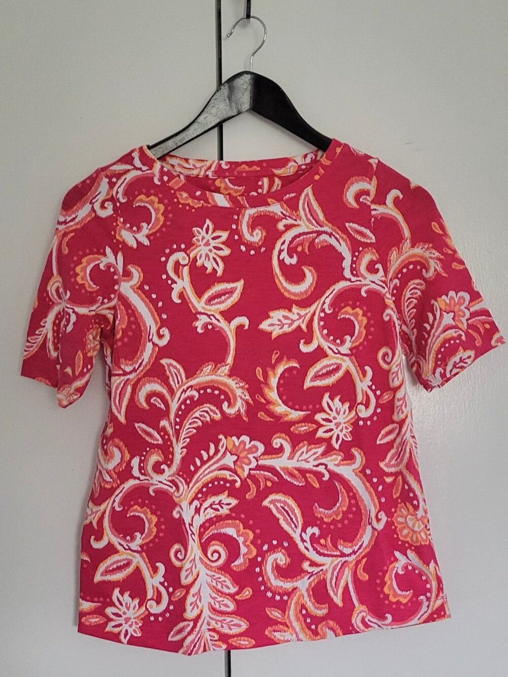 Soft Surroundings - hot pink cotton t-shirt, botanical pattern, size small petit
